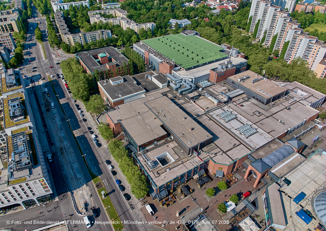 07.06.2023 - Perlach Plaza, PEP, Rentenversicherung, Wohnring, WACKER-Chemie in Neuperlach 07.06.2023 - Perlach Plaza, PEP, Rentenversicherung, Wohnring, WACKER-Chemie in Neuperlach